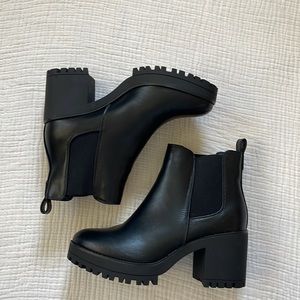 Truffle Collection | Chunky Heeled Ankle Boot